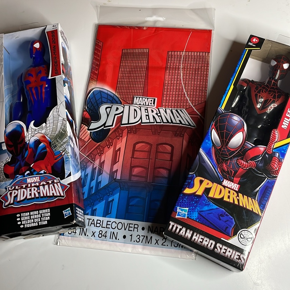 Spider Man Marvel action figure 2 dolls and tablecloth set NWT